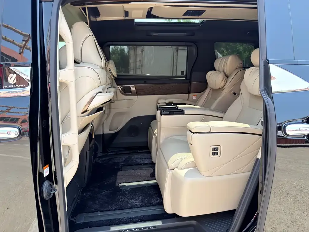 Toyota Alphard — фото 6