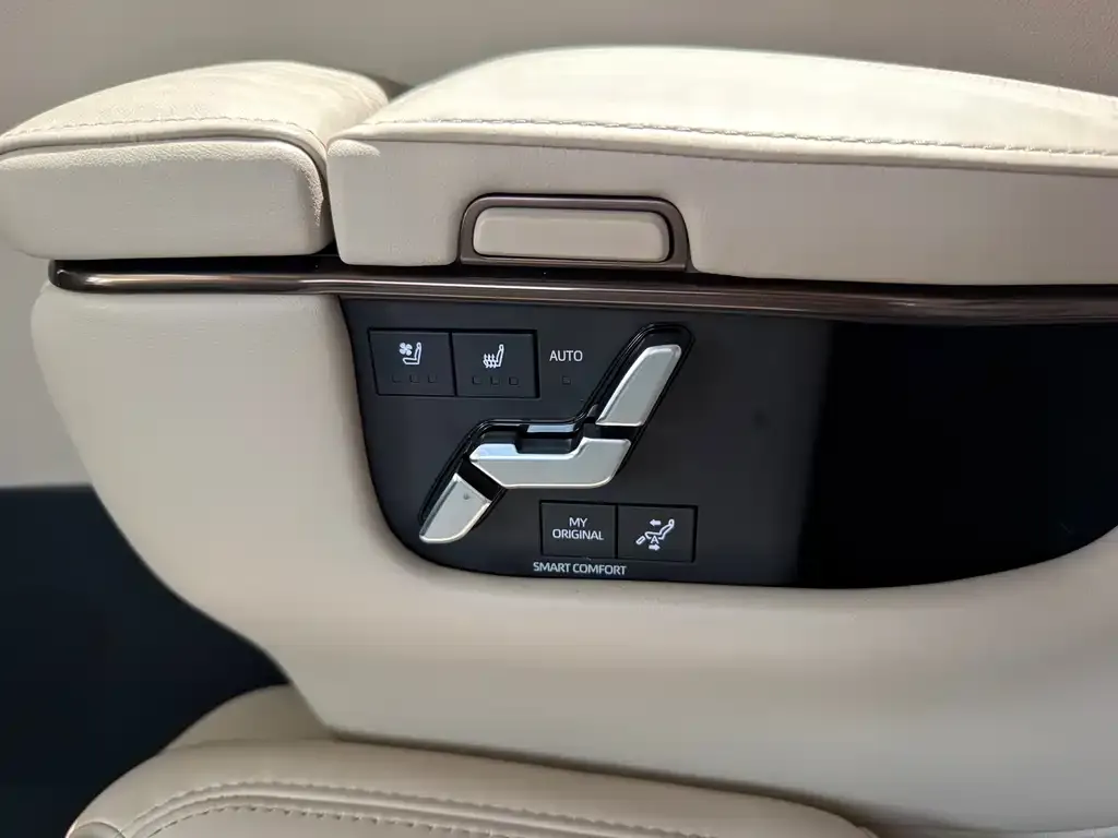 Toyota Alphard — фото 2