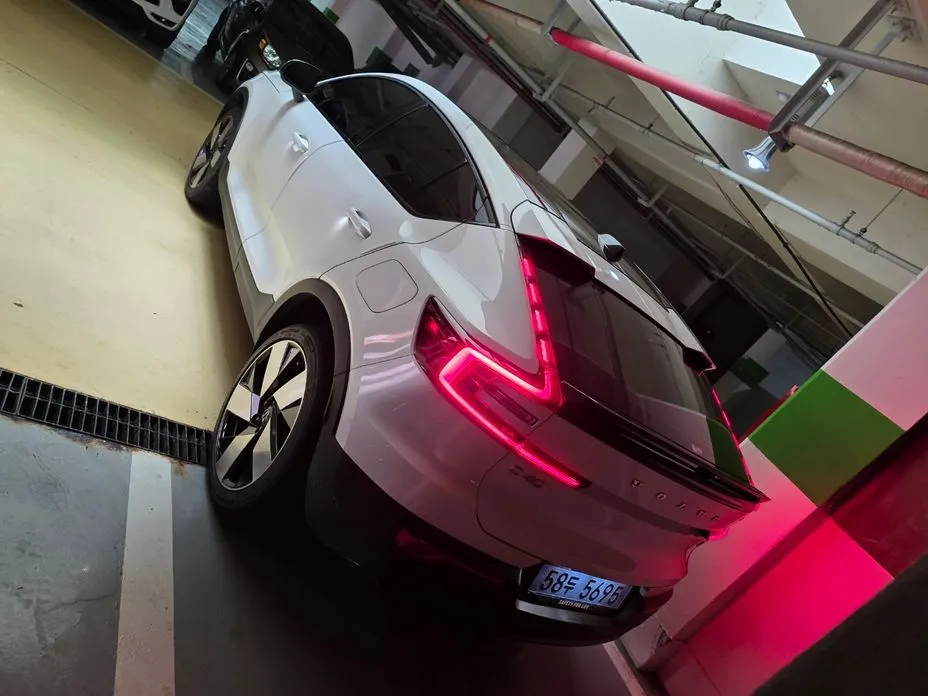 Volvo C40 2024 из KR, фото 10