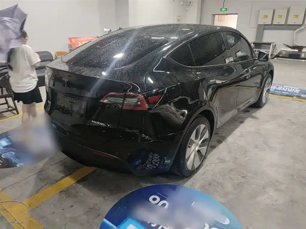 Tesla Model Y — фото 5