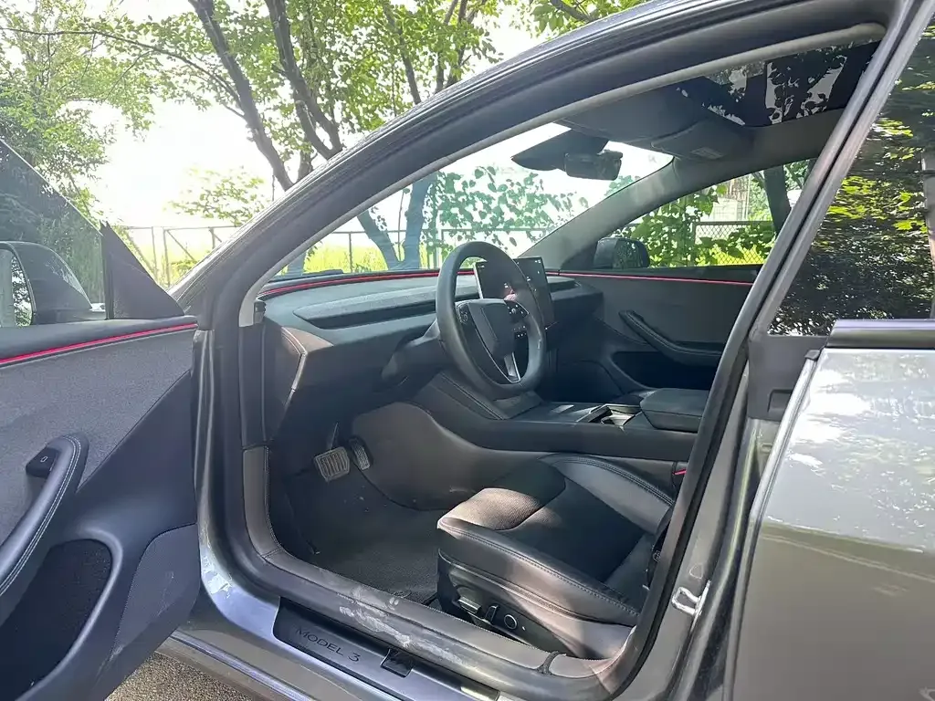 Tesla Model 3 — фото 3