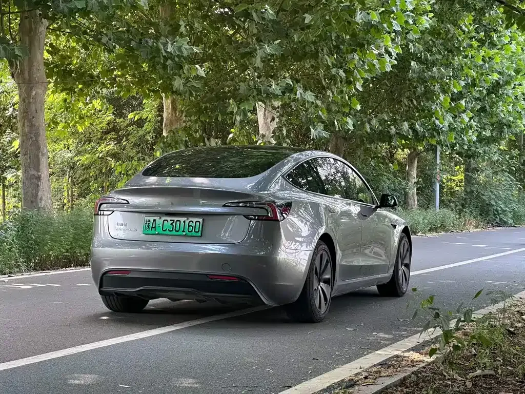 Tesla Model 3 — фото 5