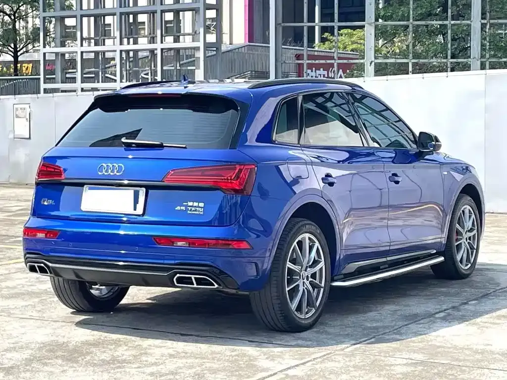 Audi Q5L — фото 5