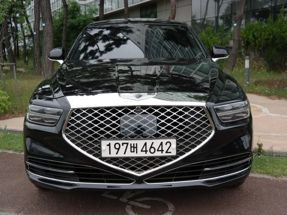 Genesis G90