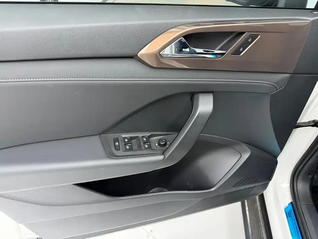 Volkswagen Tharu — фото 3