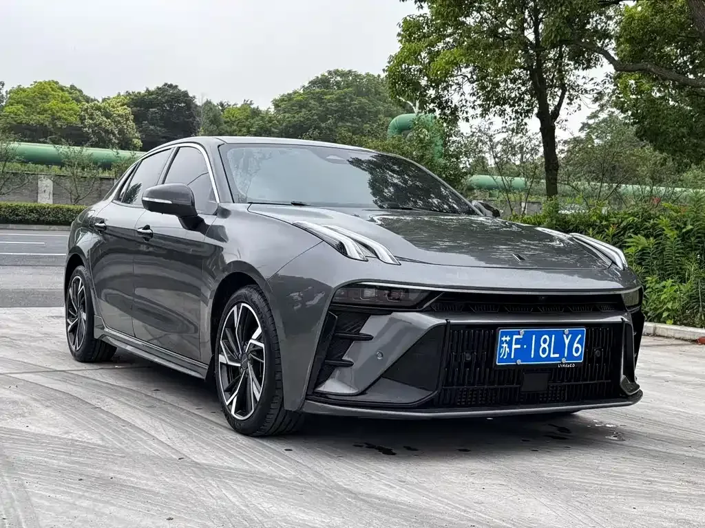 Lynk & Co 03
