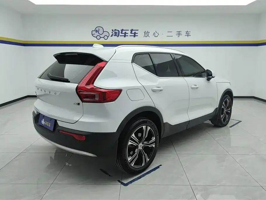 Volvo XC40 — фото 4