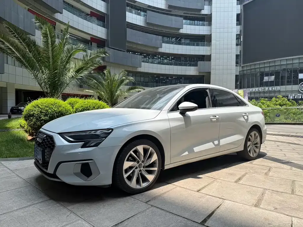 Audi A3 — фото 1