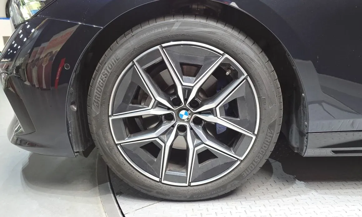 BMW 5-Series 2025 из KR, фото 6