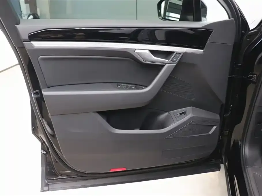 Volkswagen Touareg 2022 из CN, фото 2
