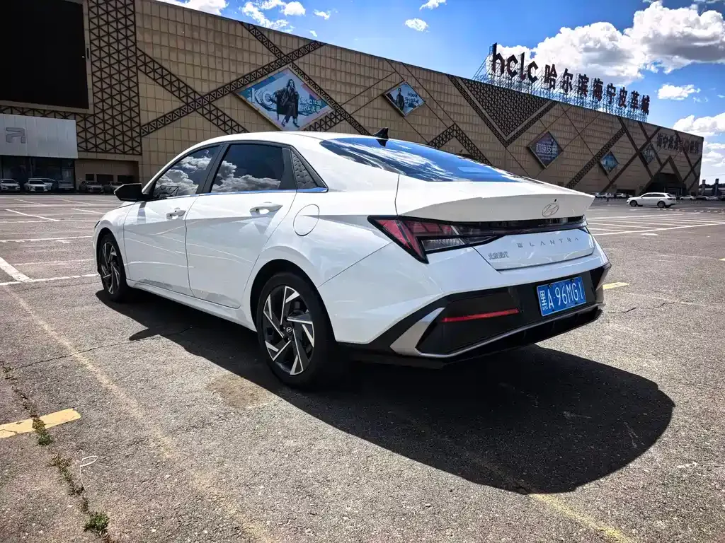 Hyundai Elantra — фото 7