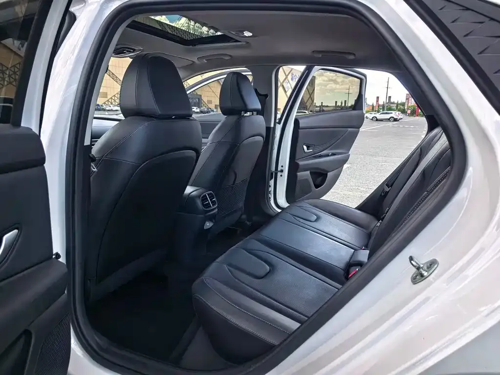 Hyundai Elantra — фото 4
