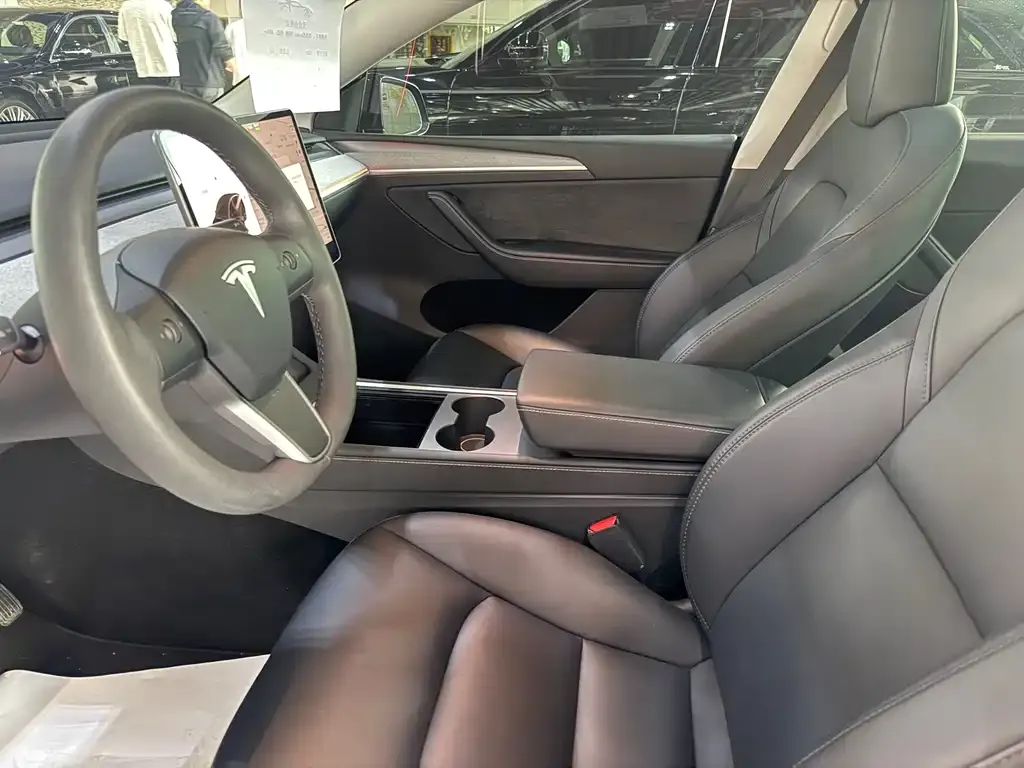 Tesla Model Y — фото 7