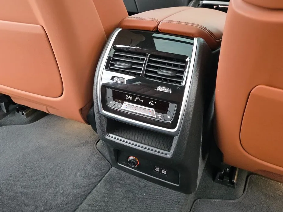 BMW X7 2025 из KR, фото 10