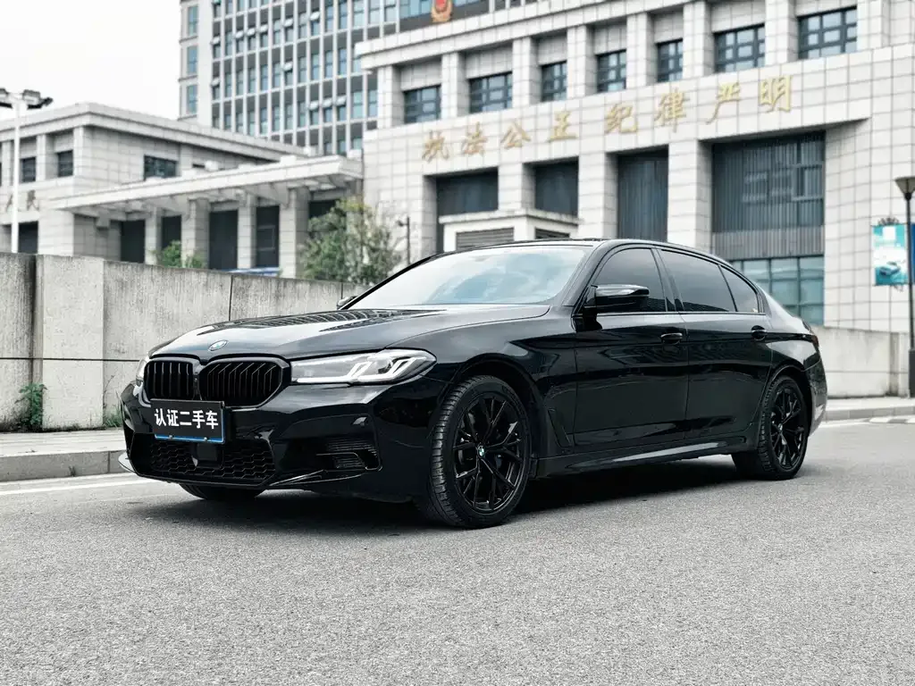 BMW 5 Series — фото 1