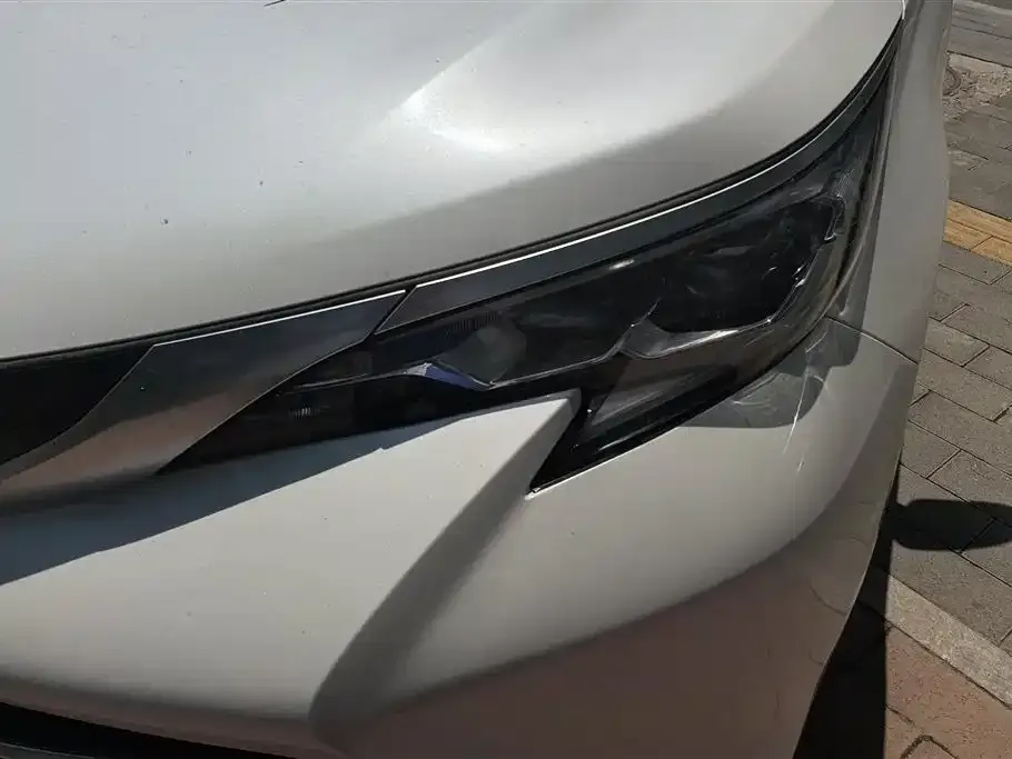 Toyota Sienna — фото 2
