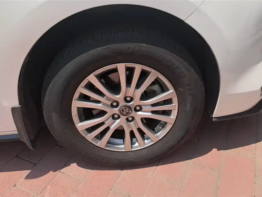 Toyota Sienna — фото 3