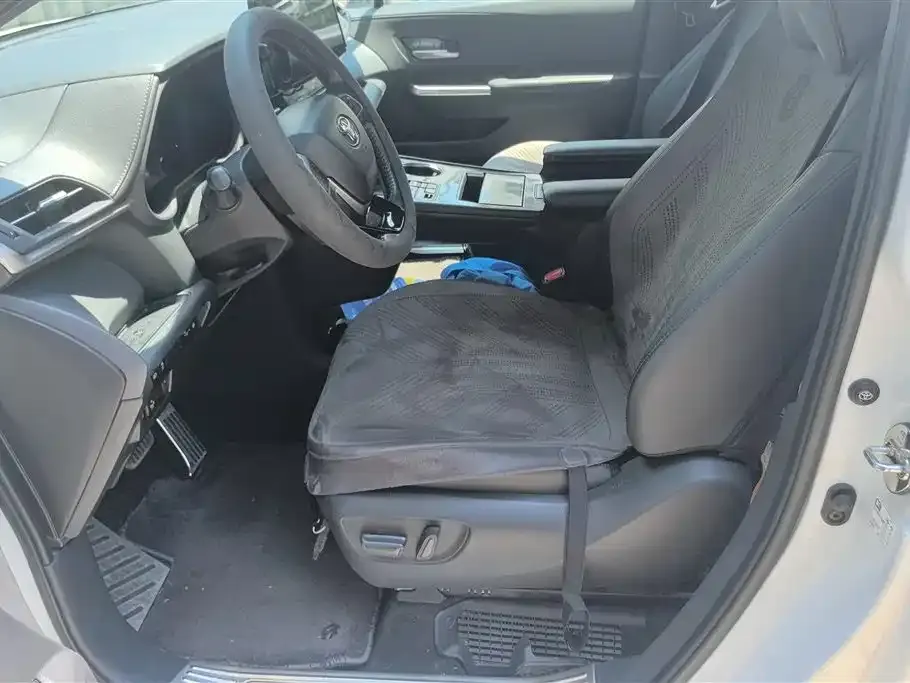 Toyota Sienna — фото 10