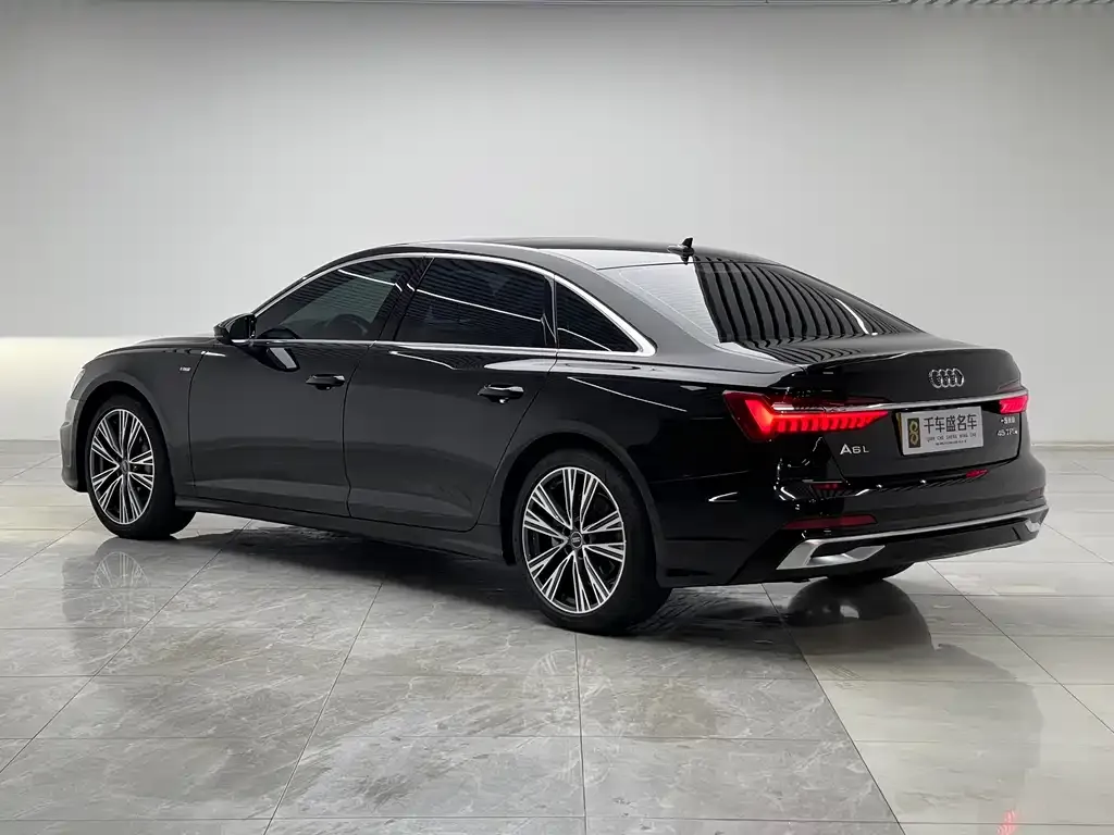 Audi A6L — фото 2
