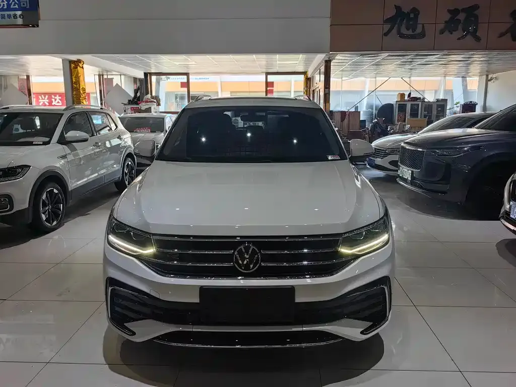 Volkswagen Tiguan L — фото 6