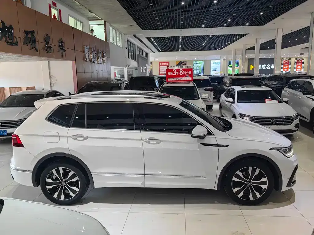 Volkswagen Tiguan L — фото 7