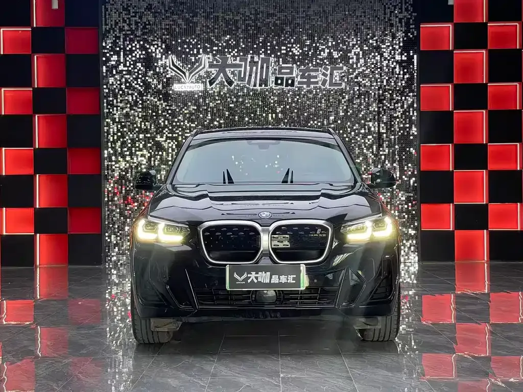 BMW iX3 — фото 9