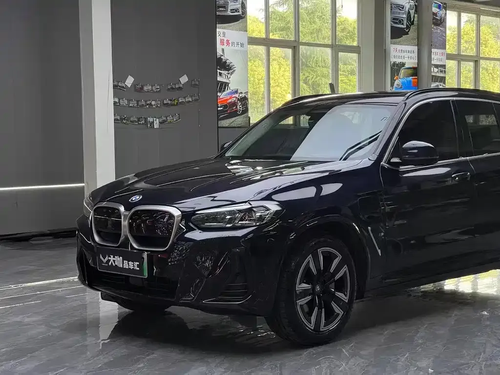 BMW iX3 — фото 4