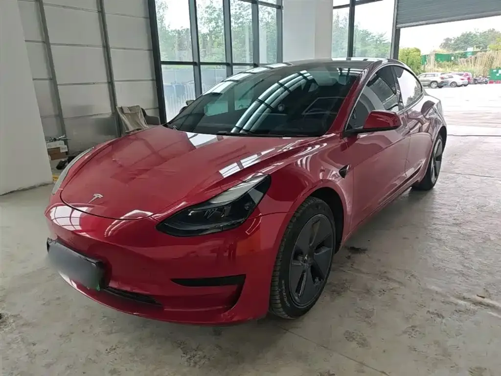Tesla Model 3 — фото 1