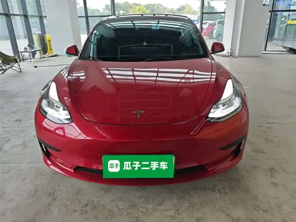 Tesla Model 3 — фото 9