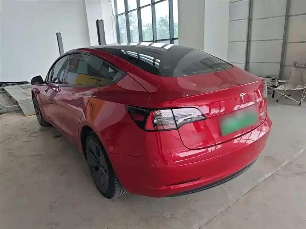 Tesla Model 3 — фото 8