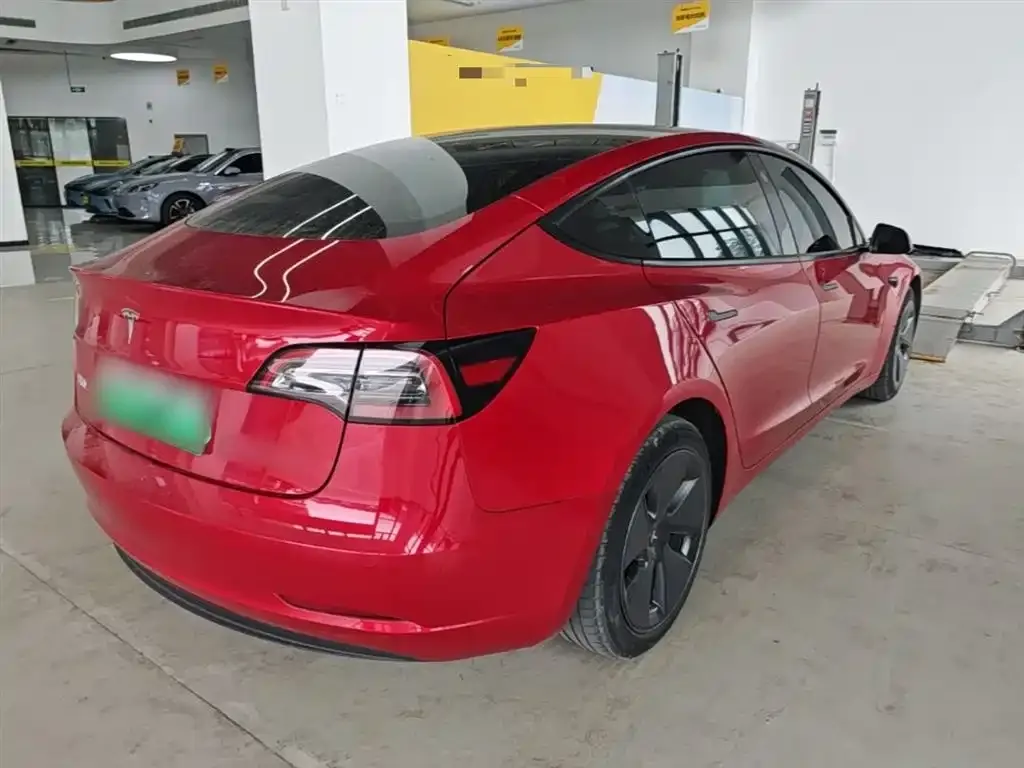 Tesla Model 3 — фото 4