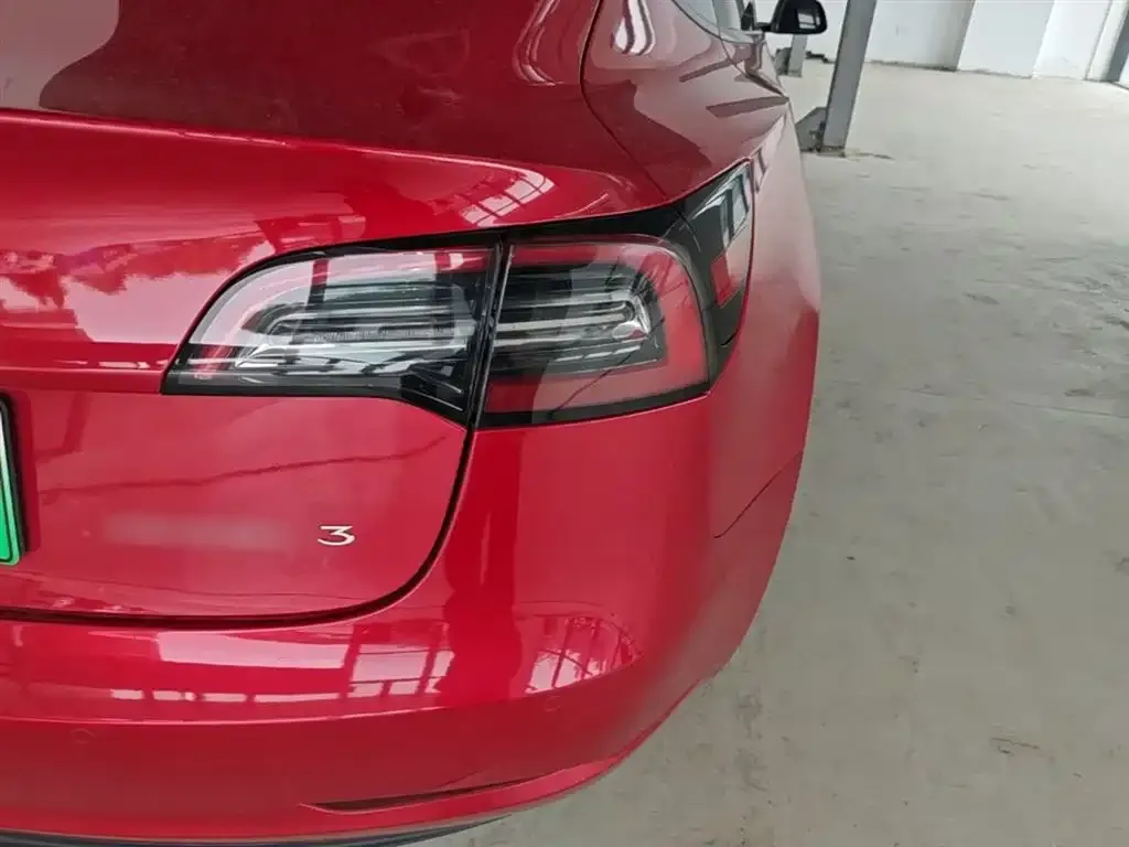 Tesla Model 3 — фото 2