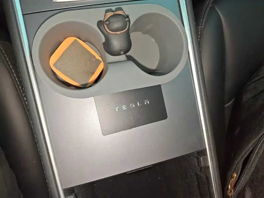 Tesla Model 3 — фото 10