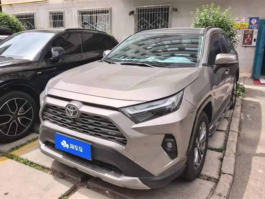 Toyota RAV4 — фото 1