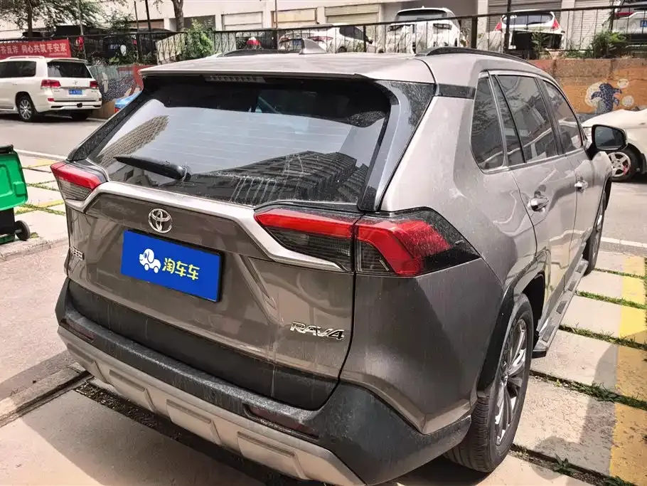 Toyota RAV4 — фото 6
