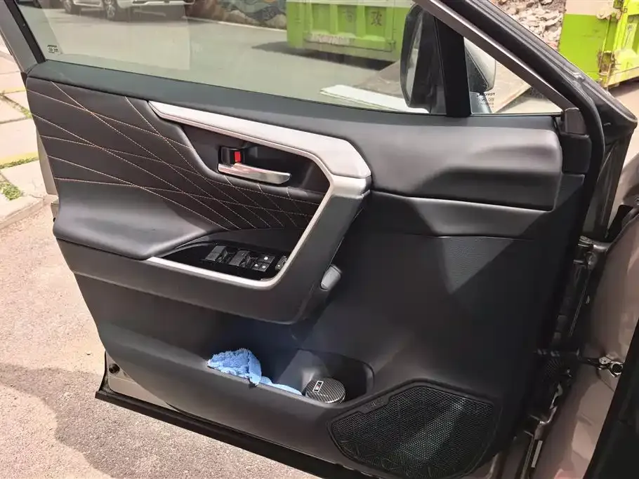 Toyota RAV4 — фото 4