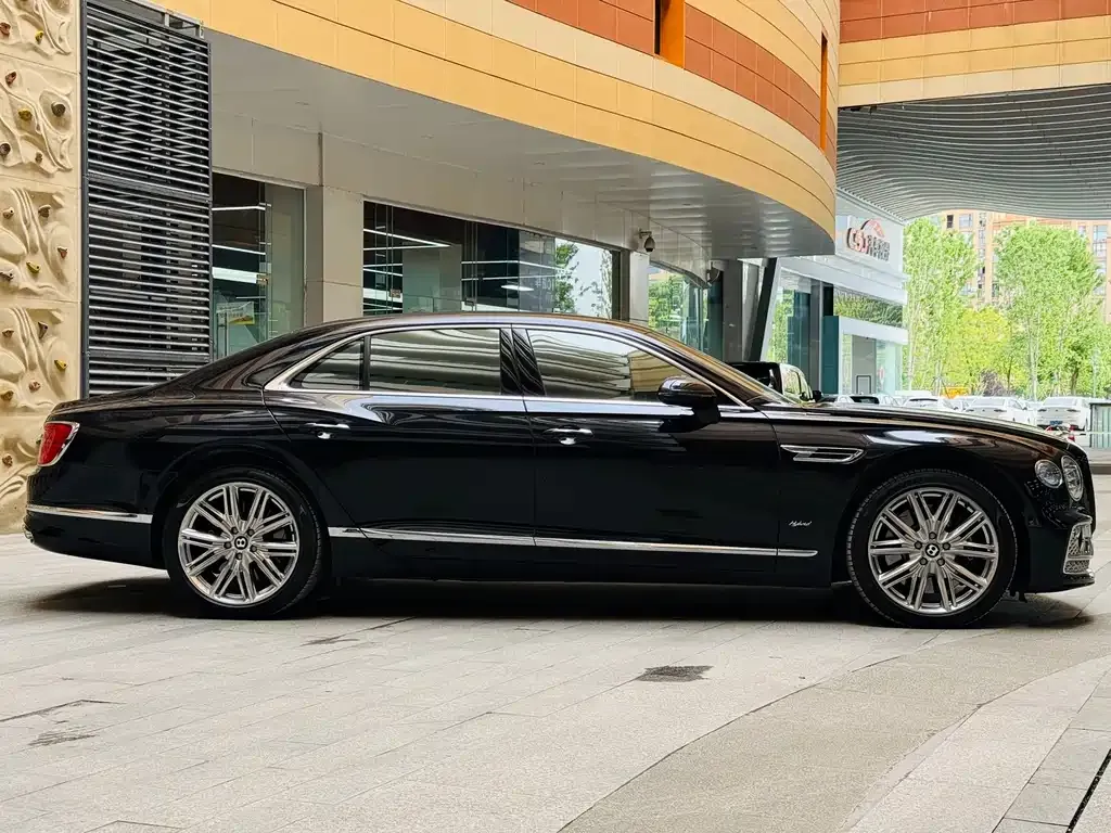 Bentley Flying Spur PHEV — фото 10