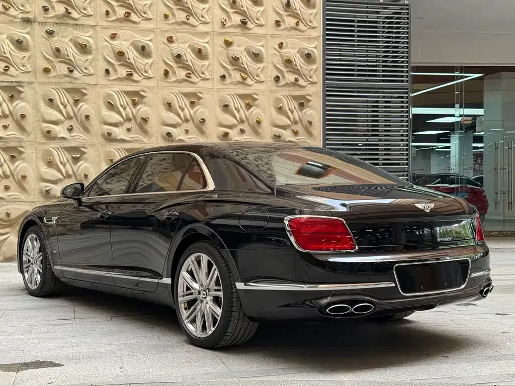 Bentley Flying Spur PHEV — фото 7