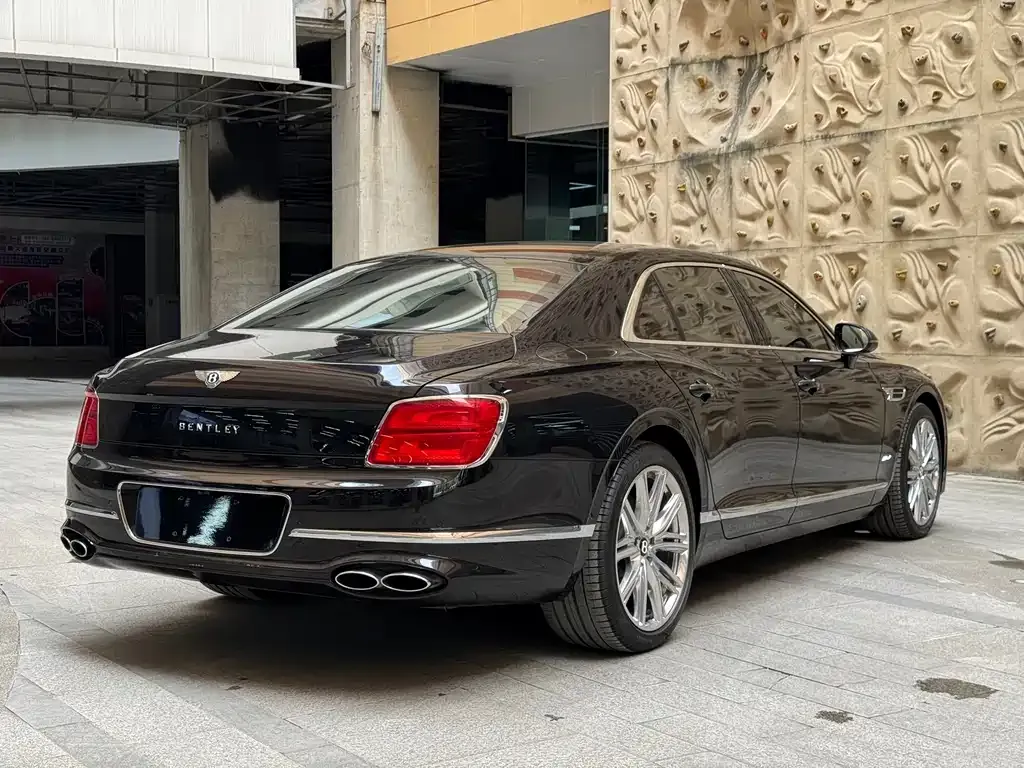 Bentley Flying Spur PHEV — фото 4