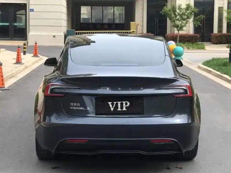 Tesla Model 3 — фото 2