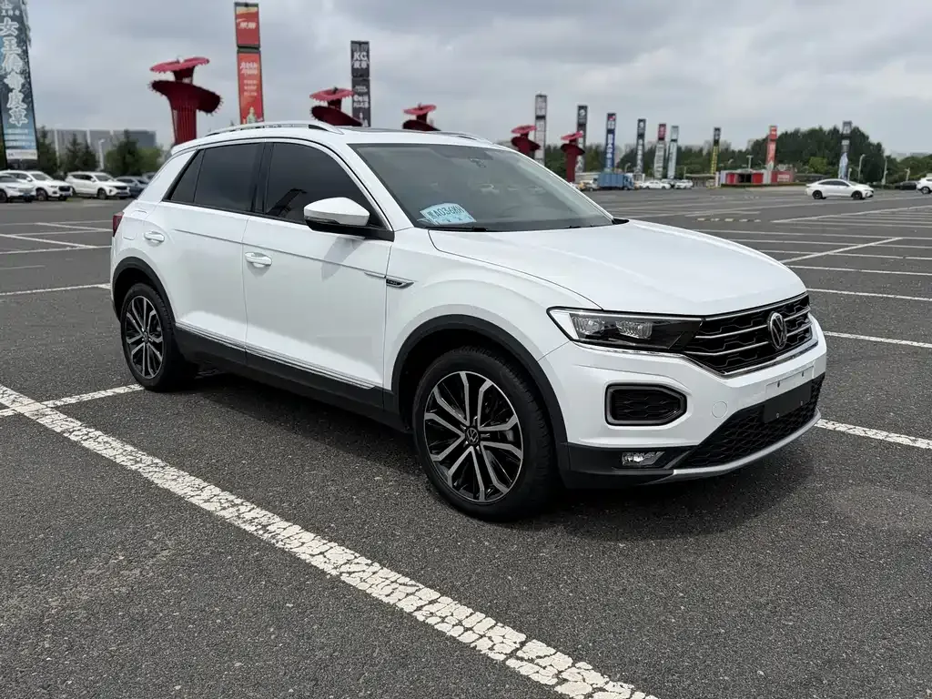 Volkswagen T-Roc — фото 10