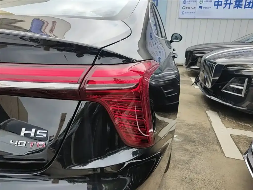 Hongqi H5 — фото 3