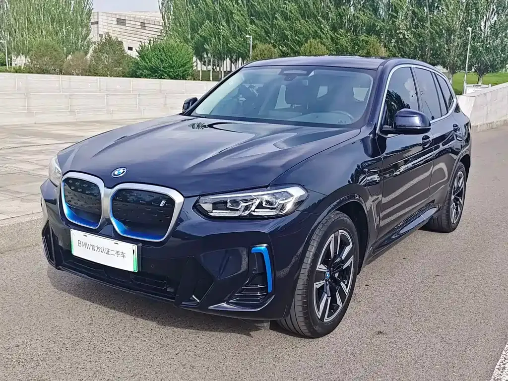BMW iX3 — фото 1
