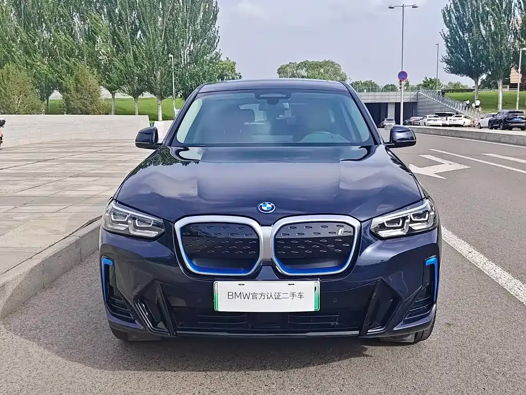 BMW iX3 — фото 10