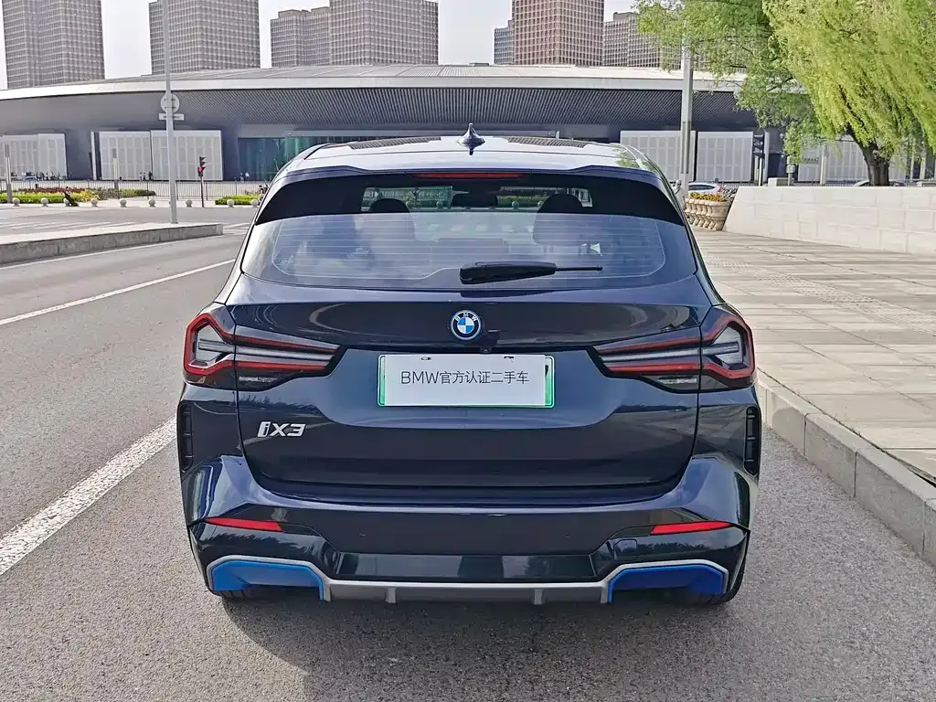 BMW iX3 — фото 9