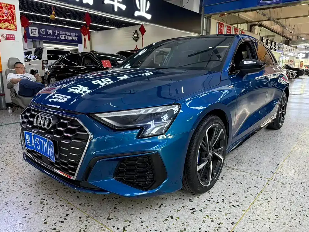 Audi A3 — фото 1