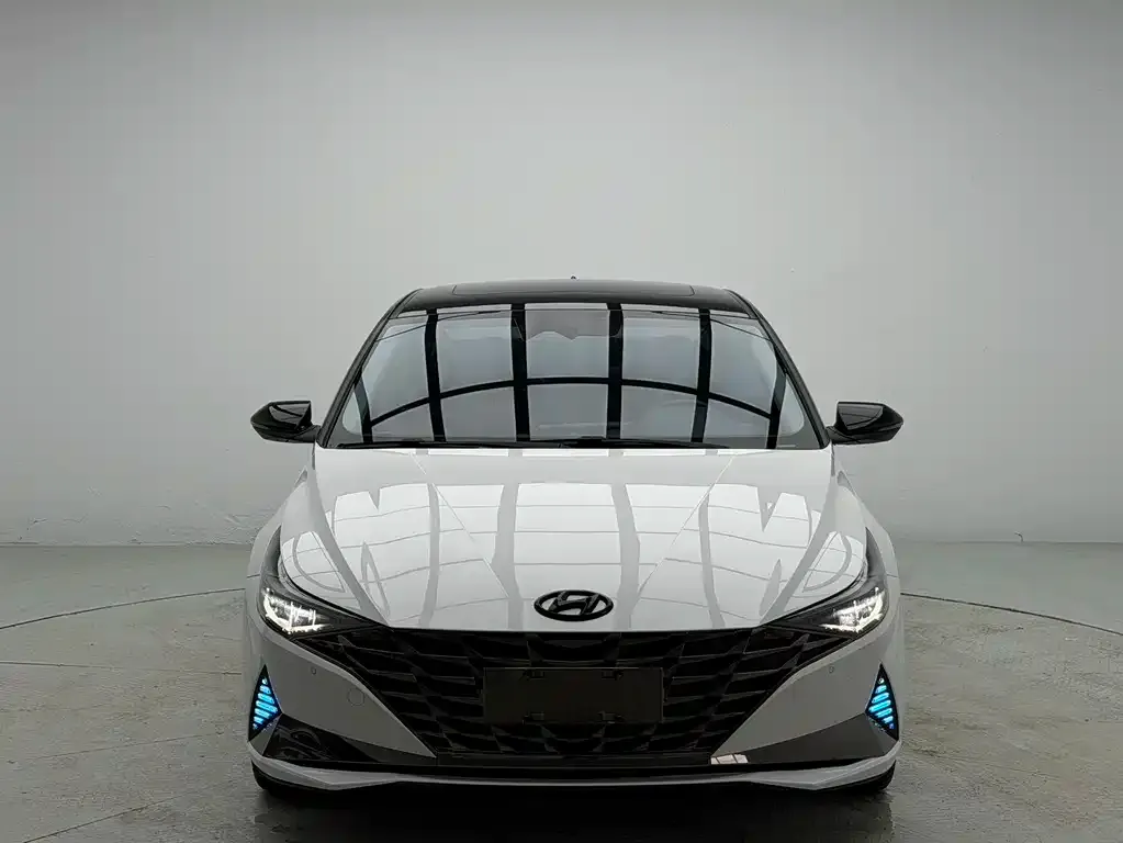 Hyundai Elantra — фото 3