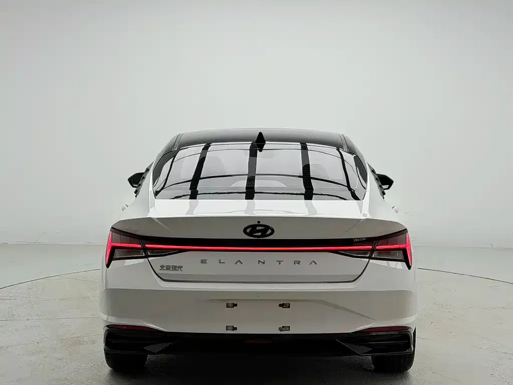 Hyundai Elantra — фото 2