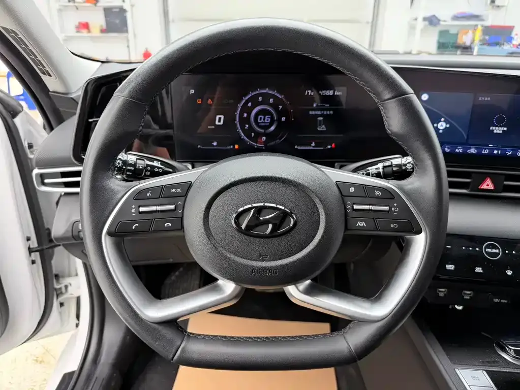 Hyundai Elantra — фото 7