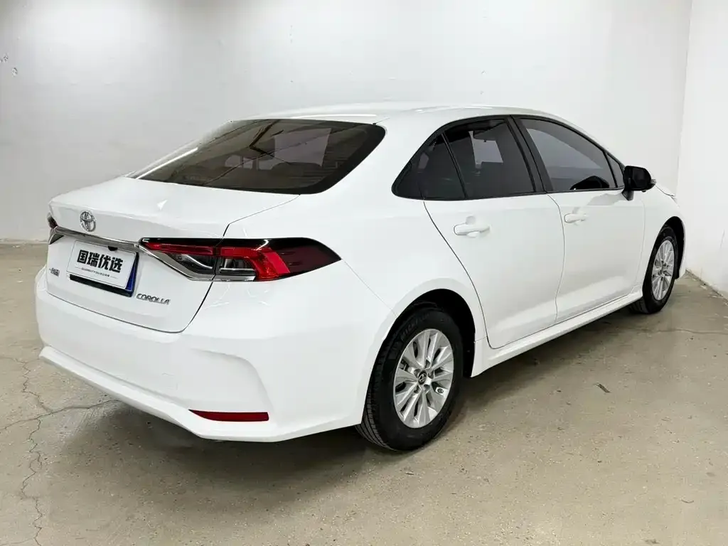 Toyota Corolla — фото 5